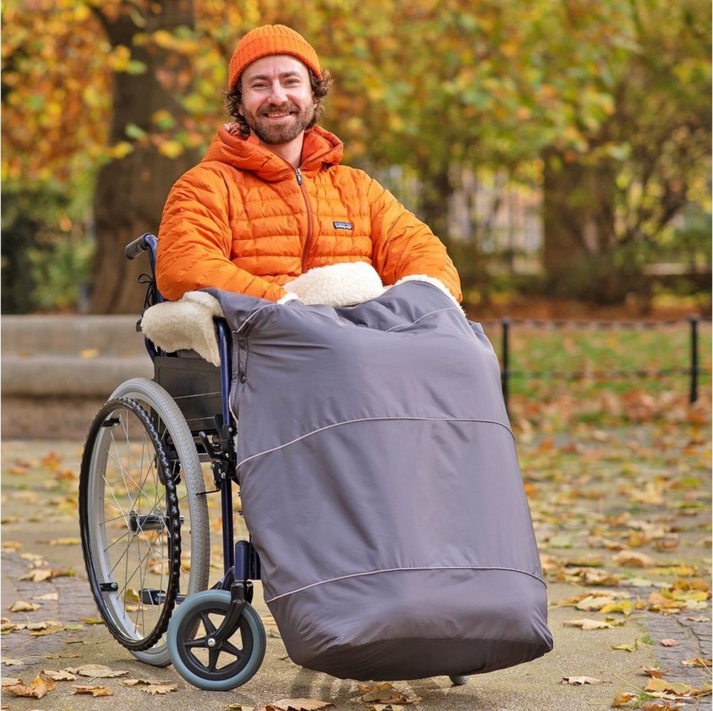 novely® Fußsack novely® KARLO PRO Fußsack Rollstuhl Filzfrei Thermofußsack Lammwolle/P, Wetterfest, Thermo-warm und Ultraweich Bild 1