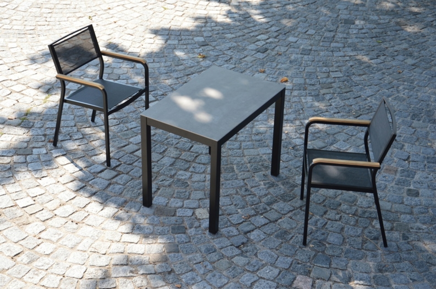 Outdoor Tisch Quadrat Keramik Grau / natur eloxiert 80x80 Bild 1