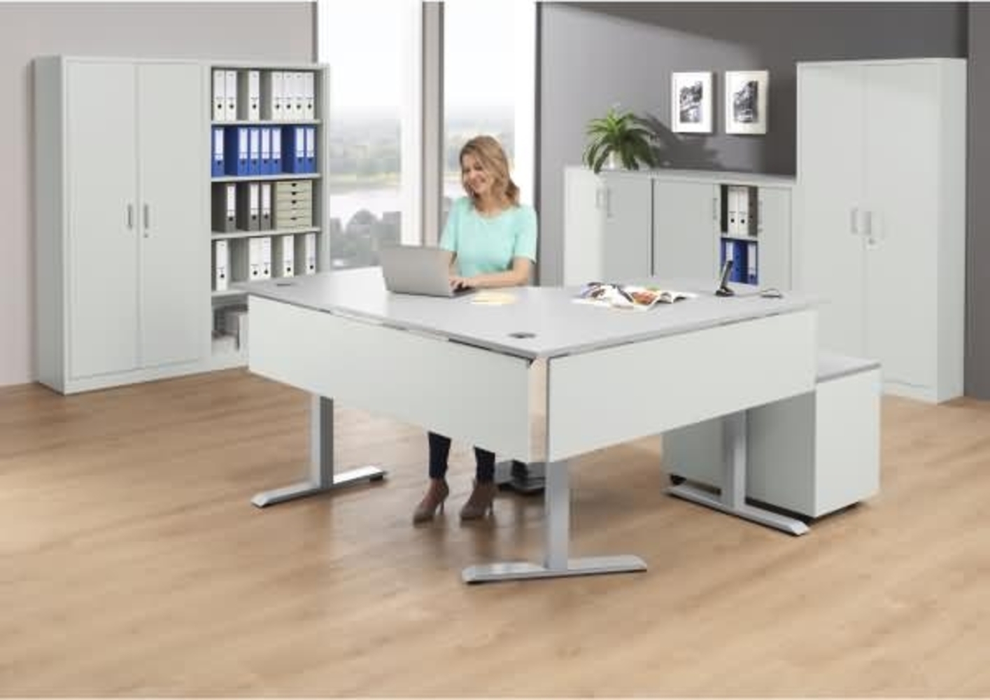 Soennecken Ecktisch elektrisch verstellbar violett Gestell silber Plat Bild 1