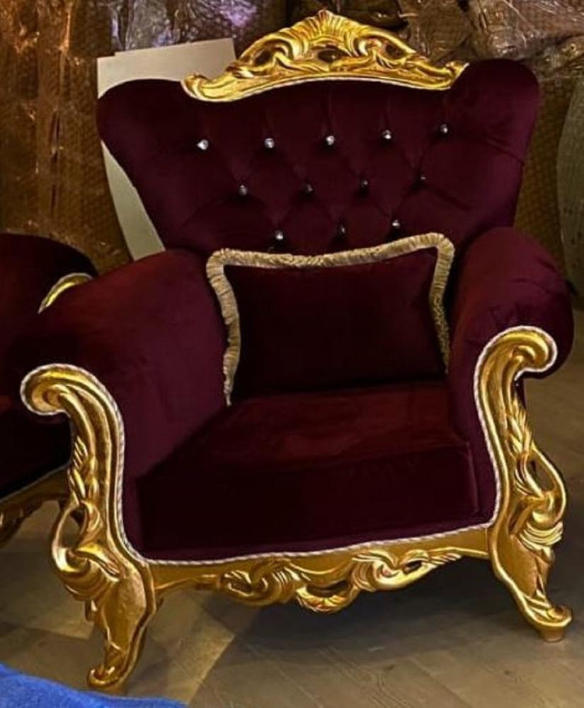 Casa Padrino Luxus Barock Sessel Bordeauxrot / Gold - Wohnzimmer Sessel mit Glitzersteinen - Barockstil Wohnzimmer Möbel - Luxus Möbel im Barockstil - Barock Einrichtung - Wohnzimmer Einrichtung Bild 1