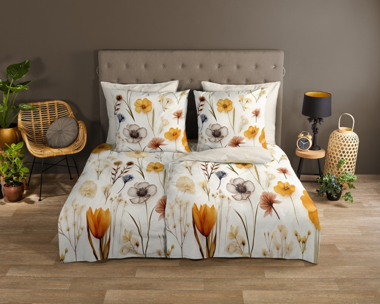 good morning Wendebettwäsche Lara, Renforcé, 3 teilig, 100% Baumwolle, Renforcé, Reißverschluss, Wendeoptik, Blumen, Sand Bild 1