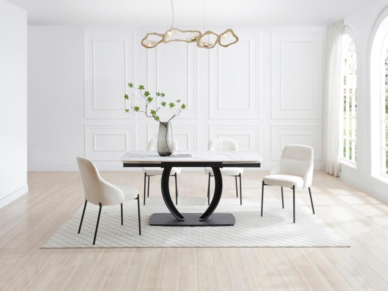 Vente-unique - Esstisch ausziehbar - 6 bis 10 Personen - Keramik & schwarzes Metall - Marmor-Optik Weiß - OLIFIA von Maison Céphy Bild 1
