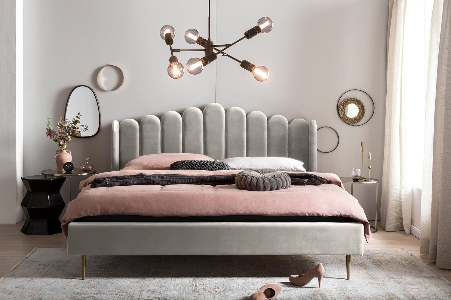 Muschelbett Beige 140 x 200 cm aus Samt mit Metallbeinen in Chrom Goldfarben Bild 1