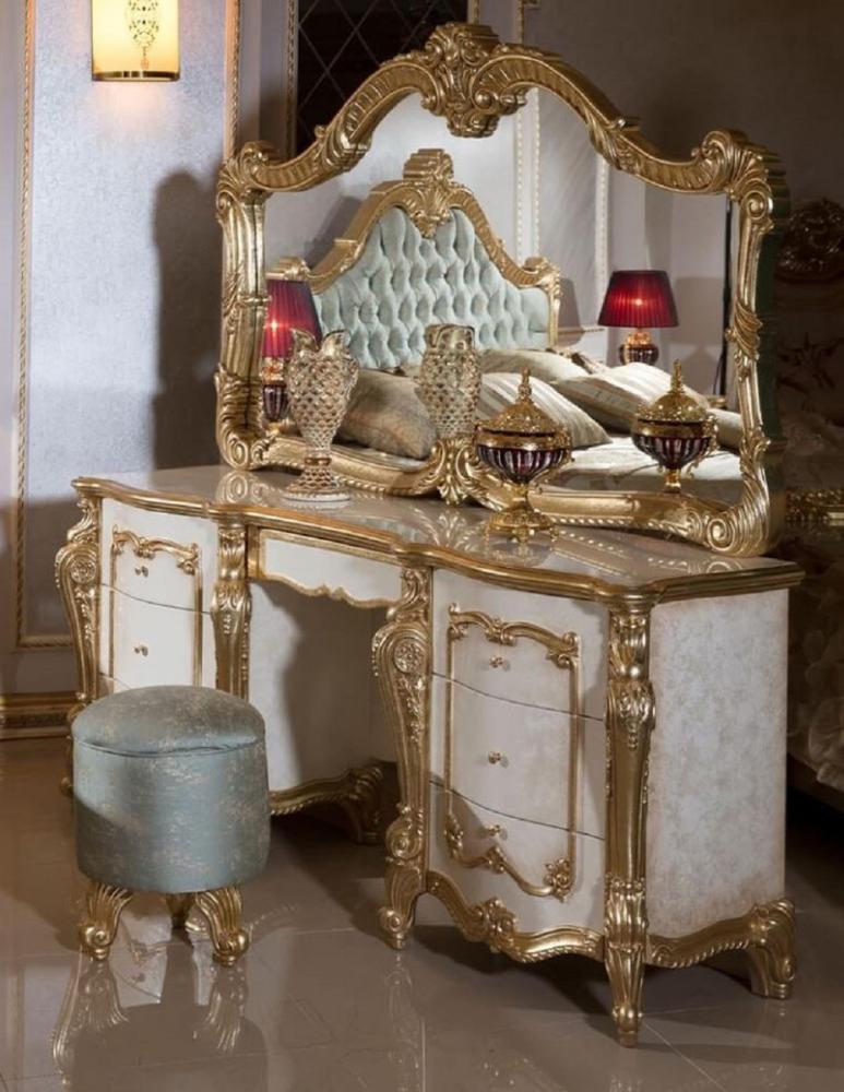 Casa Padrino Luxus Barock Schlafzimmer Set Weiß / Beige / Gold / Hellblau - 1 Barock Schminkkommode & 1 Barock Spiegel & 1 Barock Hocker - Barock Schlafzimmer Möbel - Edel & Prunkvoll Bild 1