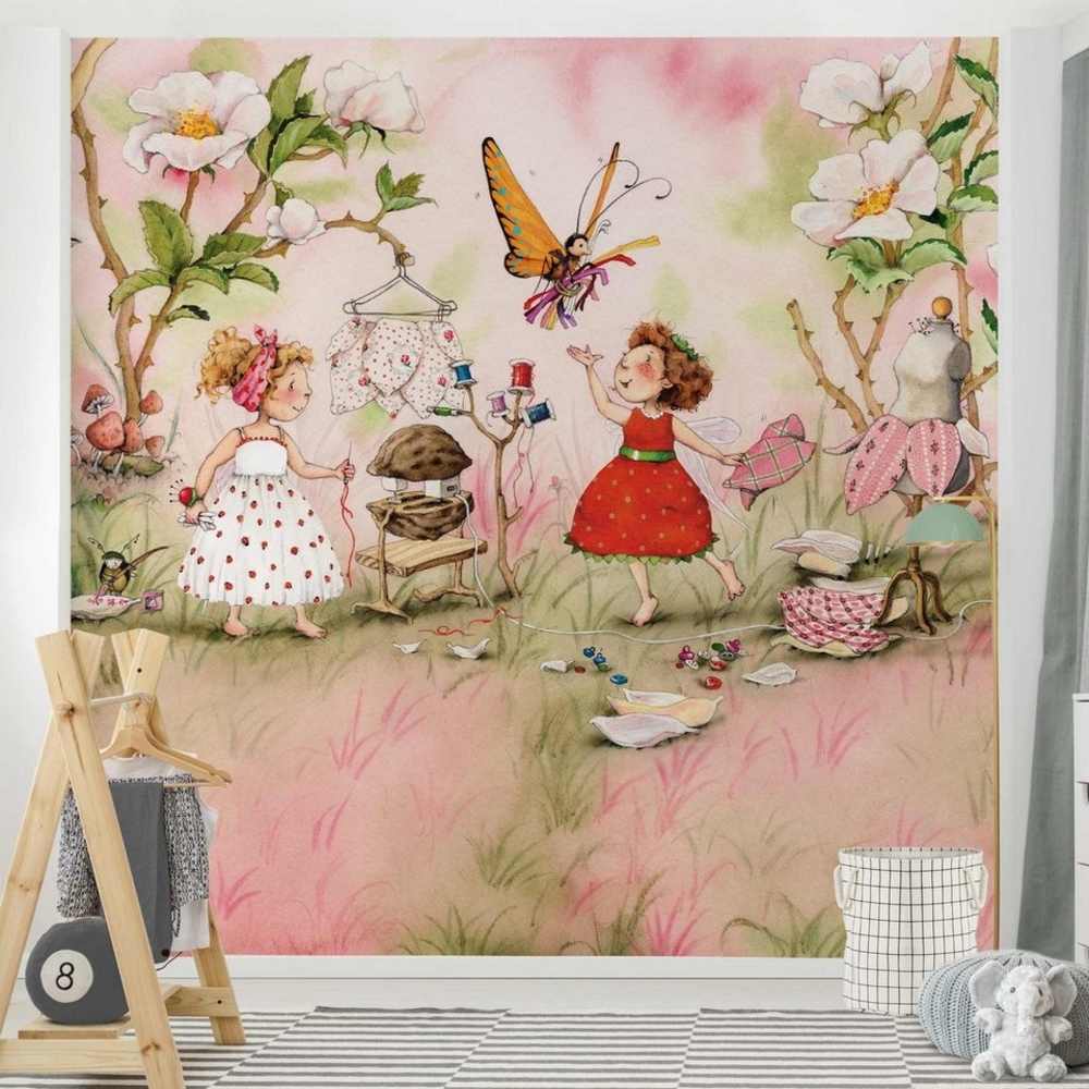 Bilderdepot24 Kindertapete Kinderzimmer Erdbeerinchen Erdbeerfee Kinder Wanddeko Rosa Blumen, Glatt, Matt, (Vliestapete inkl. Kleister oder selbstklebend), Mädchenzimmer Jungenzimmer Babyzimmer Bildtapete Fototapete Wandtapete Bild 1
