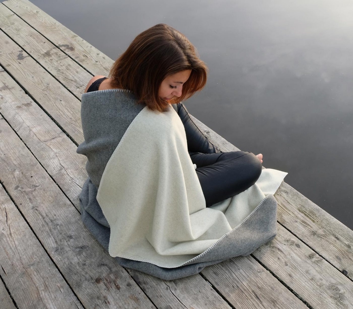 Wolldecke 100% Merinowolle Doubleface Wolldecke "Königssee", Wohnen und Accessoires GmbH & Co. KG, Zierkettstich Bild 1