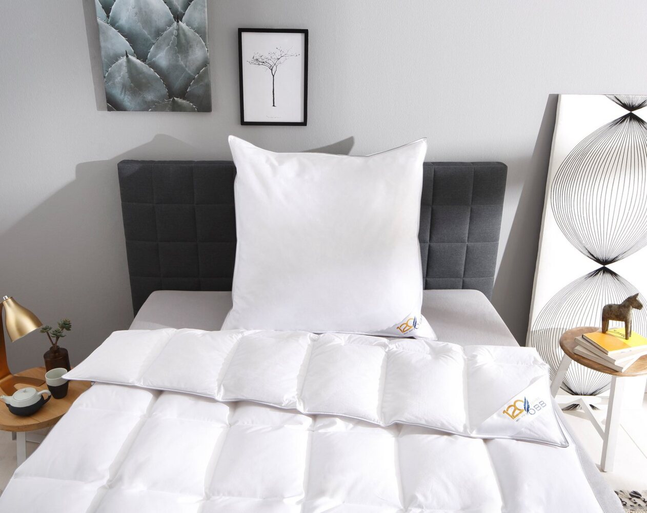 OBB Daunenbettdecke + Kopfkissen Edition 125 Jahre, Bettendeckenset 2teilig, für Sommer oder Winter, Füllung: Bettdecke: 90% Daunen, 10% Federn, Kopfkissen: 90% Federn, 10% Daunen, Bezug: 100% Baumwolle, Decke mit Kissen 135x200 oder 155x220 cm, Made i... Bild 1