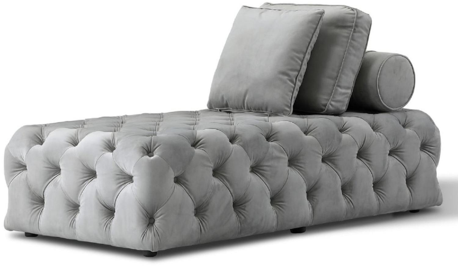 Casa Padrino Luxus Chesterfield Samt Chaiselongue mit 3 Kissen Grau 162 x 90 x H. 65 cm Bild 1