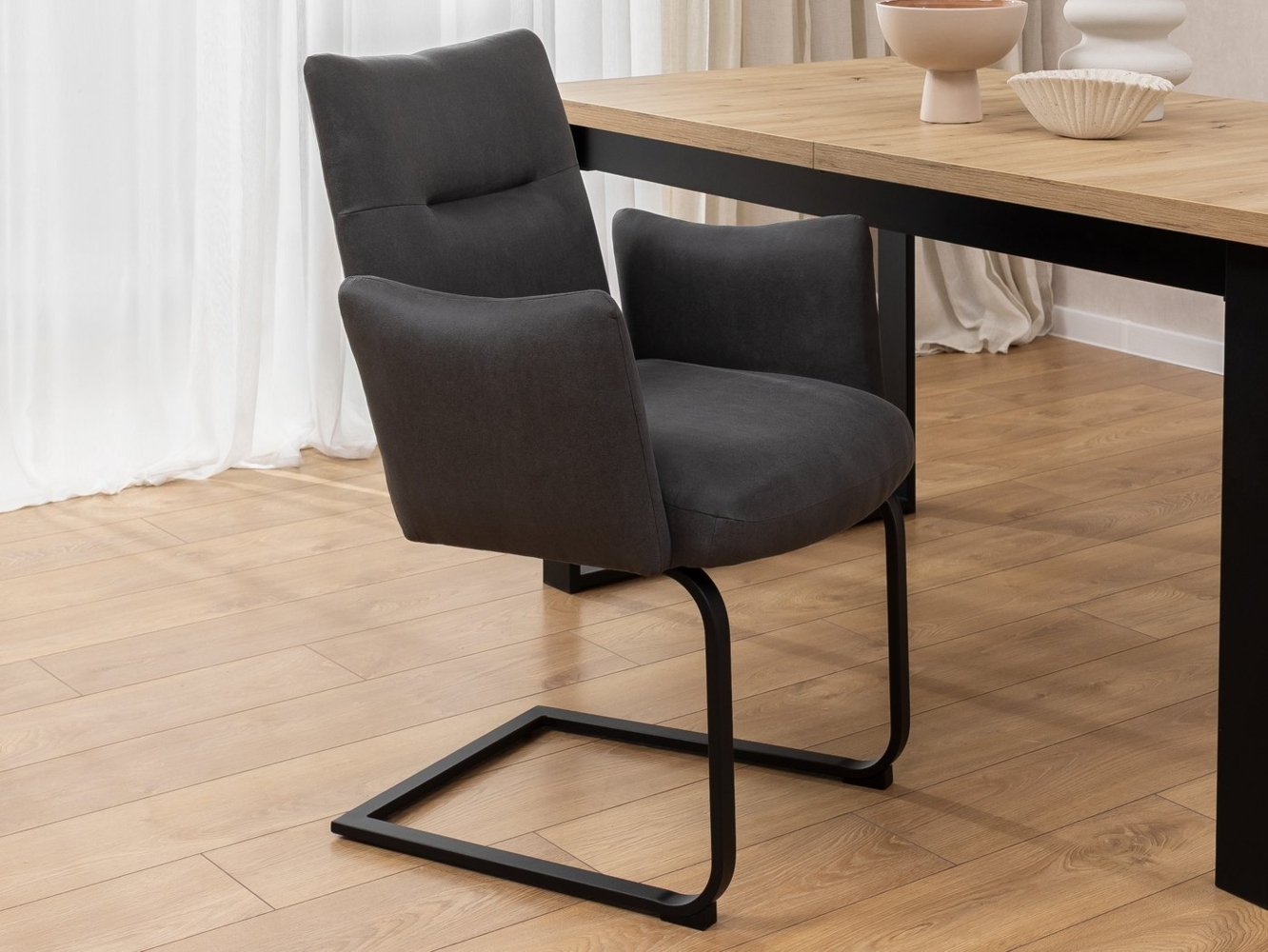 S-Style Möbel Polsterstuhl Hera aus Mikrofaser Anthrazit mit Freischwinger-Gestell aus Metall Bild 1