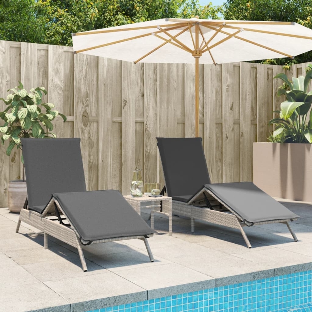 vidaXL Sonnenliegen mit Auflagen 2 Stk. Hellgrau Poly Rattan 3261583 Bild 1