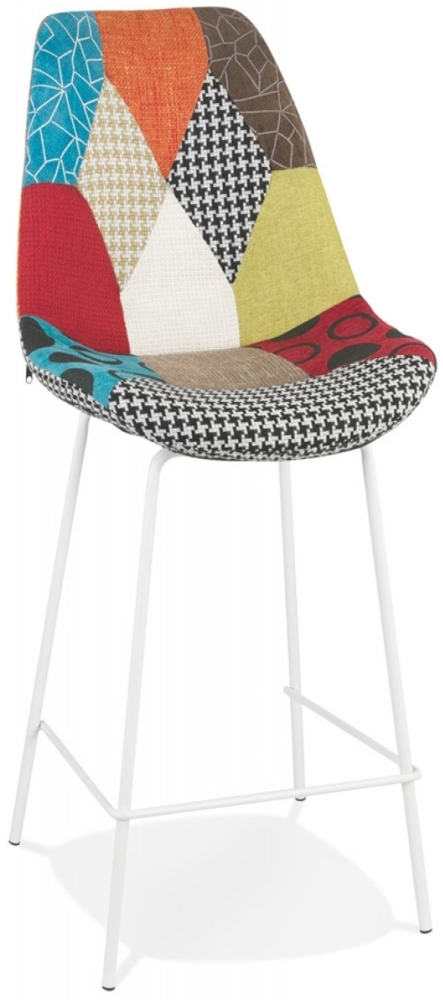 Mittelhoher Hocker CAPSUL | Mittelhoher Snack-Hocker, bestehend aus einem leicht gepolsterten Sitz im Patchwork-Stil und einem weißen Kadima Design Bild 1