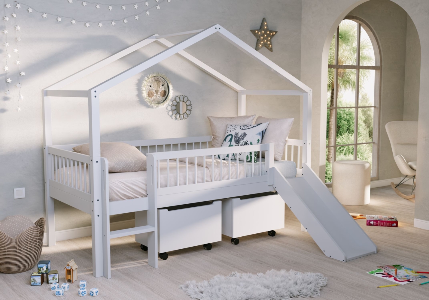 FORREST Buche Spiel-Hausbett 90 x 200 cm, inkl. Lattenrost, Dachaubau, Rutsche und 2 Rollboxen, Ausf. Buche massiv weiß lackiert Bild 1