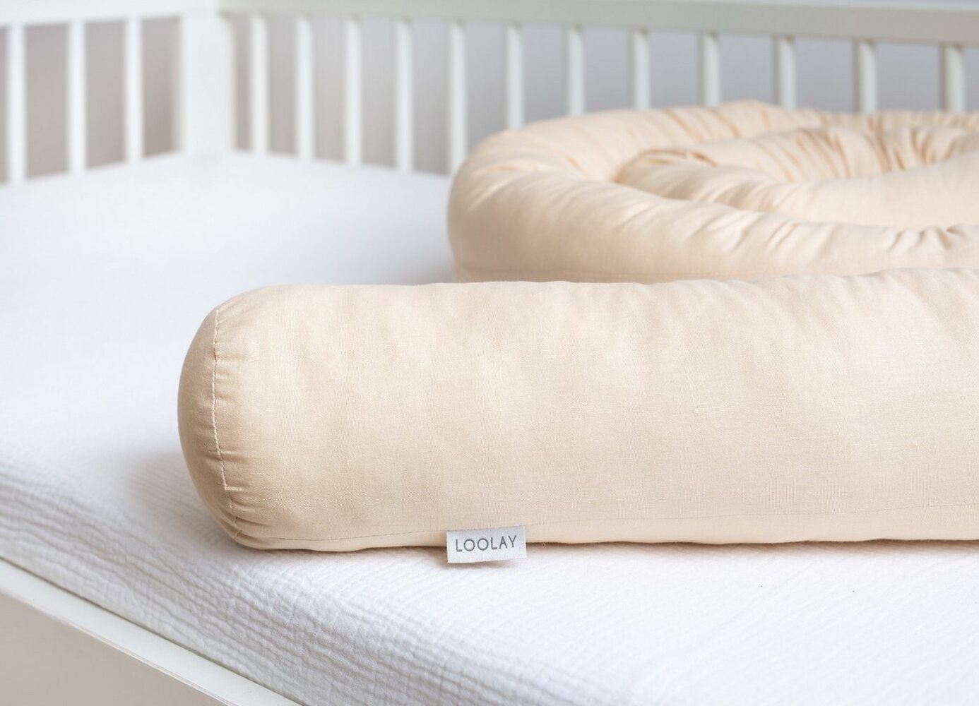 Loolay Nestchenschlange 100% BEIGE Baumwolle Multifunktion PREMIUM Bettschlange Stoffschlange, (Bettumrandung Krabbeldecke Babybett Umrandung Schlange Bett Kopfschutz, Zierkissen Bettrolle Dekokissen Zugluftstopper - Super GESCHENK), LOOLAY® - 100% Eur... Bild 1