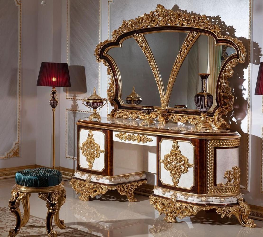 Casa Padrino Luxus Barock Schlafzimmer Set Weiß / Braun / Gold - 1 Barock Schminkkommode mit 5 Schubladen & 1 Barock Spiegel & 1 Barock Hocker - Barock Schlafzimmer Möbel - Edel & Prunkvoll Bild 1