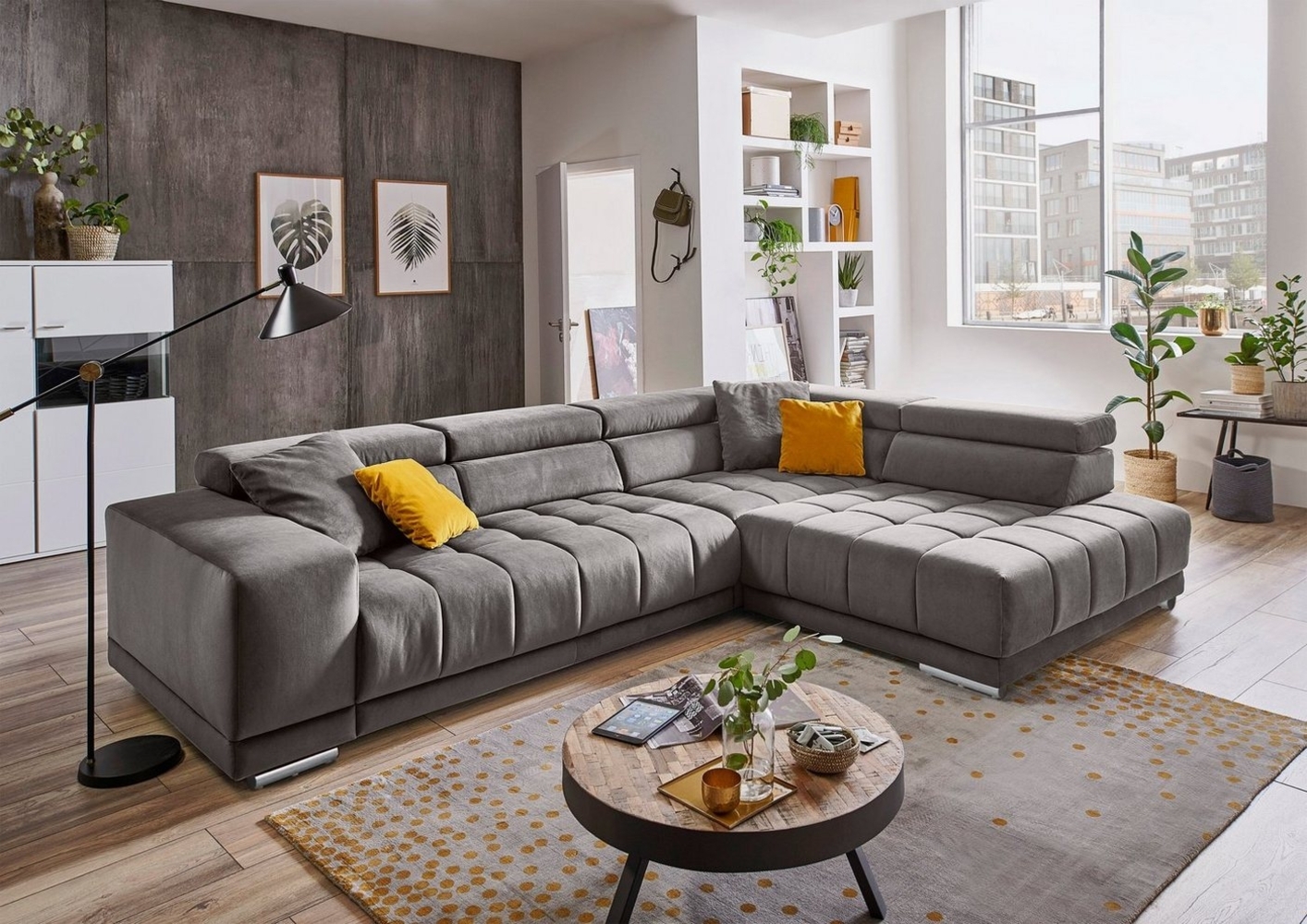 Die PlanBar Ecksofa MP-IN15053 L-Form breiter Schenkel, wahlweise mit Kopfteilverstellung und manueller Vorziehbank Bild 1