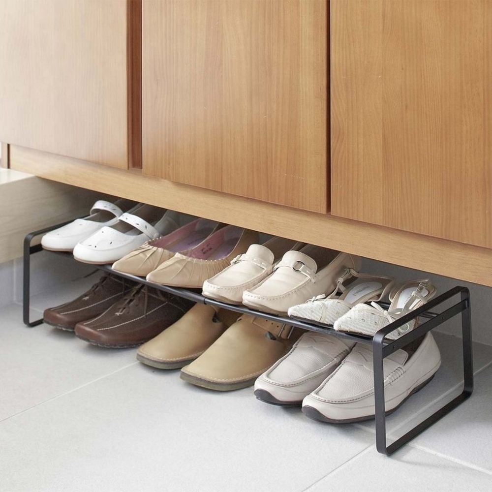Yamazaki Schuhregal "Frame" aus Metall, ausziehbar 40-70 x 17 x 25 cm, Schuhständer, platzsparend, Schuhablage, ausziehbar von 40 bis 70cm, erweiterbar, schwarz Bild 1