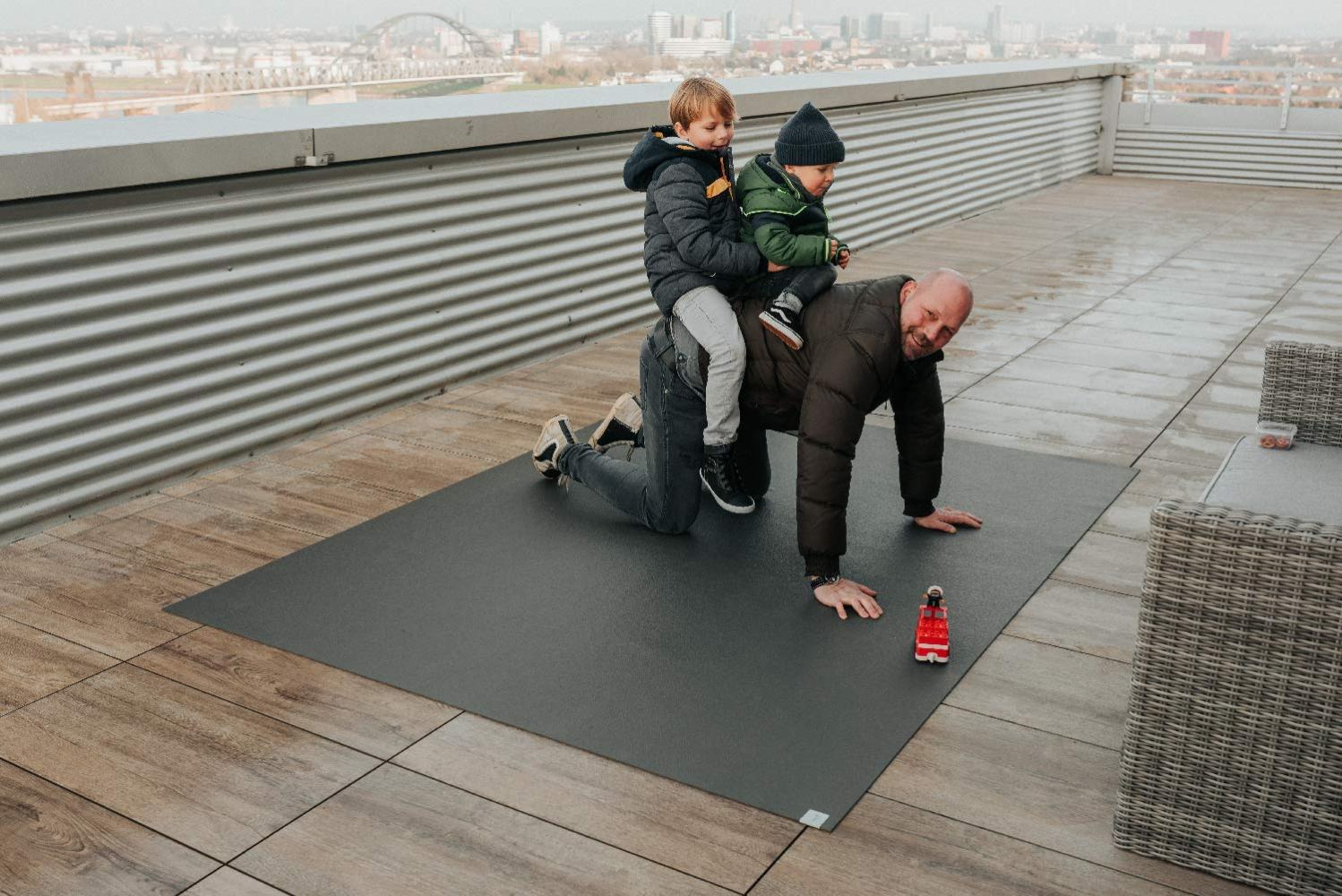 Outdoor Krabbelmatte Krabbelunterlage SanoSoft "made in Germany" - Öko-Tex 100 160x800 cm Hellgrau Bild 1