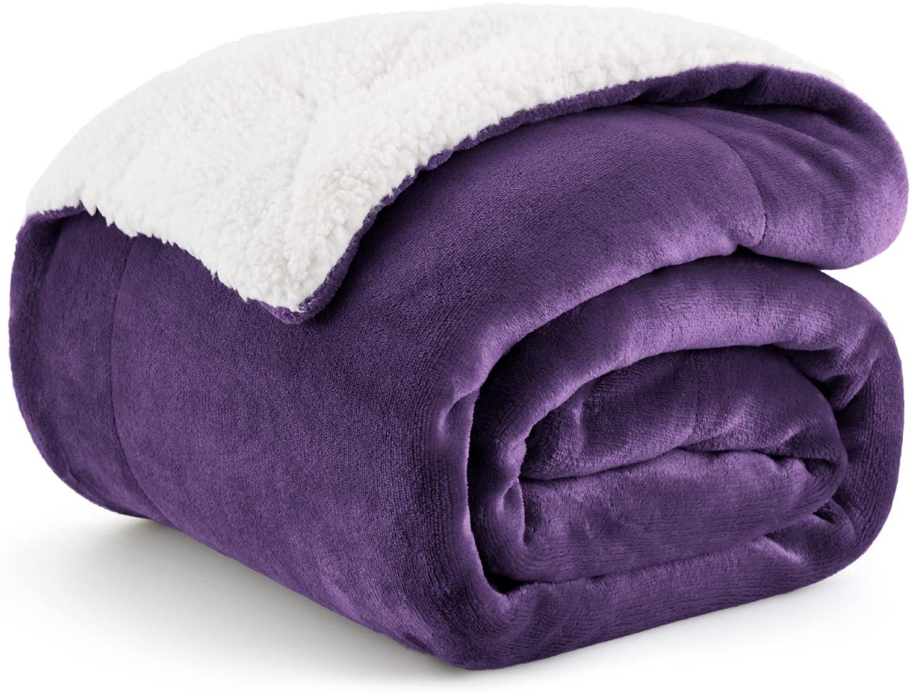 BEDSURE Decke Sofa Kuscheldecke Violett - warm Sherpa Sofaüberwurf Decke, Dicke Sofadecke Couchdecke, 150x200 cm XL Flauschige Wohndecke für Couch Bild 1