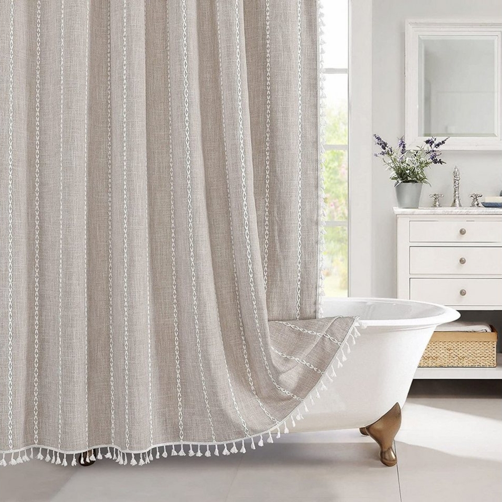 ZEUOPQ Duschvorhang Badezimmer Vorhänge, Baumwoll-Leinen-Stoff mit Quasten Breite 183 cm (Wasserabweisend Anti-schimmel Waschbar Badewannenvorhang, 1-tlg, Boho-Bauernhaus Badezimmerdekoration), Duschvorhang für Badezimmer Haus Hotel Wohnung Wohnmobil Bild 1