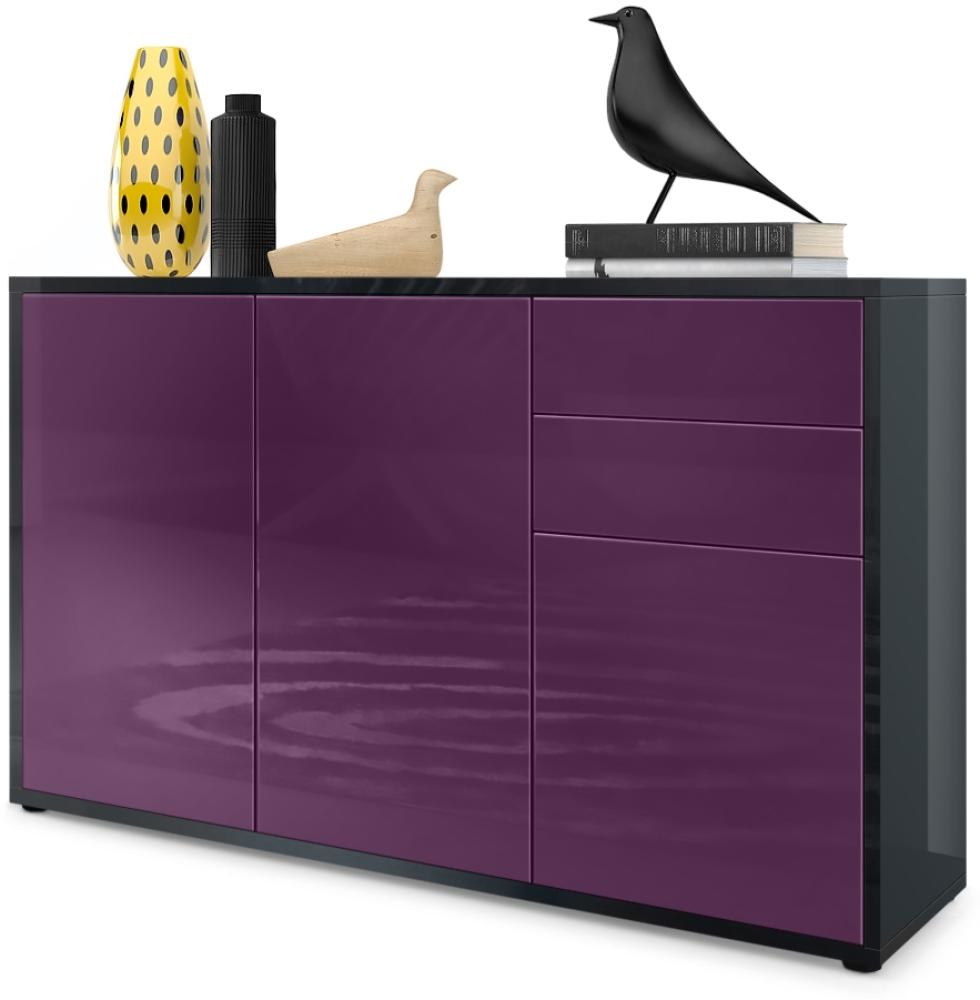 Vladon Sideboard Ben V3, Kommode mit 3 Türen und 2 Schubladen, Schwarz Hochglanz/Brombeer Hochglanz (117 x 74 x 36 cm) Bild 1