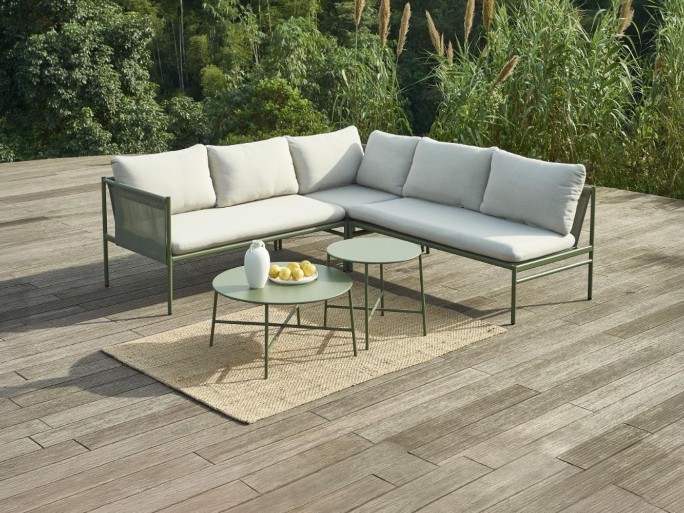 Vente-unique - Garten-Sitzgruppe beliebig kombinierbar: 1 Ecksofa 5-Sitzer & Beistelltische - Stahl - Khakigrün - ULAME von MYLIA Bild 1