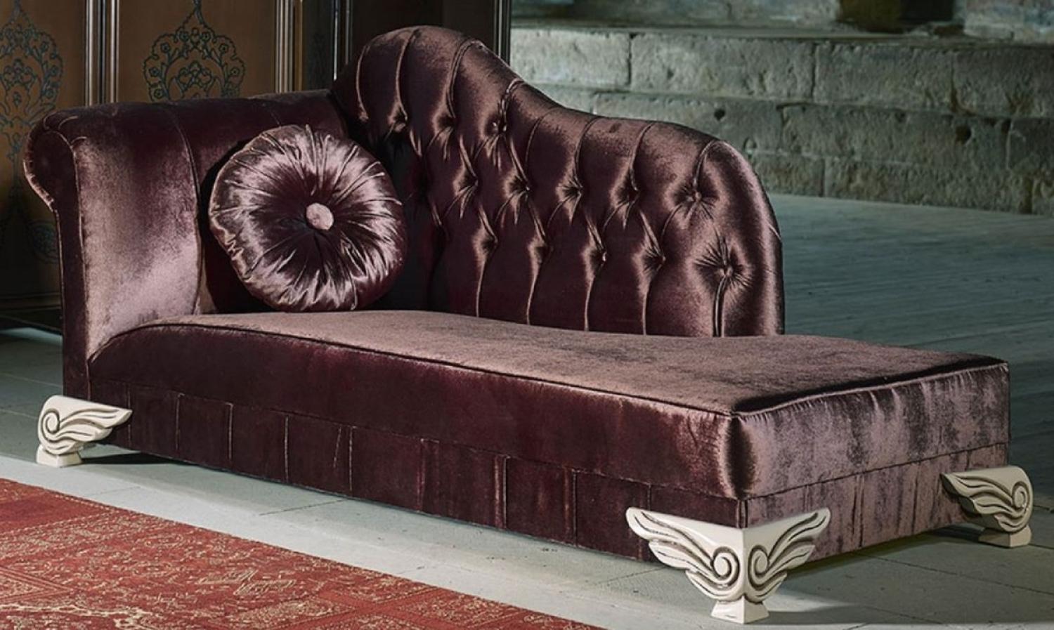 Casa Padrino Luxus Barock Chaiselongue Lila / Creme - Handgefertigte Massivholz Recamiere mit edlem Samtstoff und dekorativem Kissen - Barock Möbel - Edel & Prunkvoll Bild 1