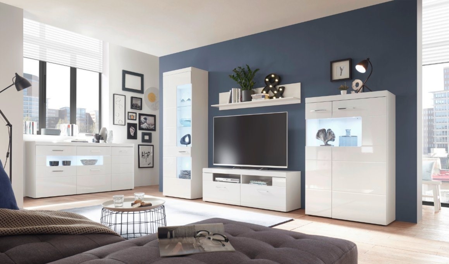 moebel-dich-auf Wohnwand LUGANO, (Vitrine + Wandboard + Lowboard + Highboard), Korpus: weiß, MDF-Front: weiß Hochglanz Bild 1