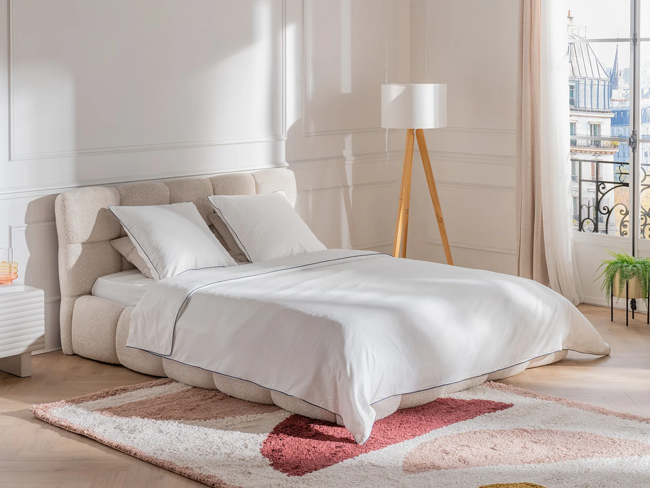 Vente-unique - Bettwäsche-Set – Baumwollperkal 80 Fäden/cm² – Bettbezug 220x240 cm + 2 Kissenbezüge 63x63 cm – Weiß mit beigem Paspel – AGAMI von PALACIO Bild 1