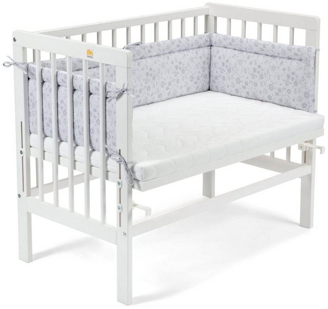 Fabimax 4600 'BASIC' Beistellbett weiß, inkl. Matratze 'CLASSIC' und Nestchen 'Blümchen' grau Bild 1