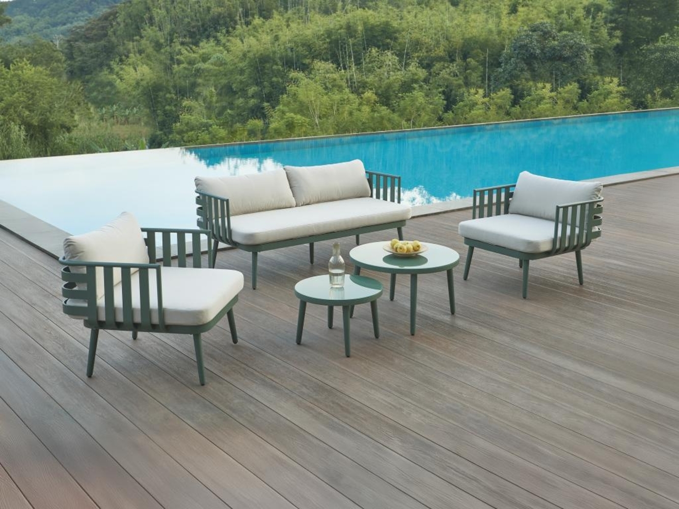 Vente-unique - Garten-Sitzgruppe: Sofa 2-Sitzer, 2 Sessel & 2 Tische - Aluminium - Tannengrün - KUTO von MYLIA Bild 1