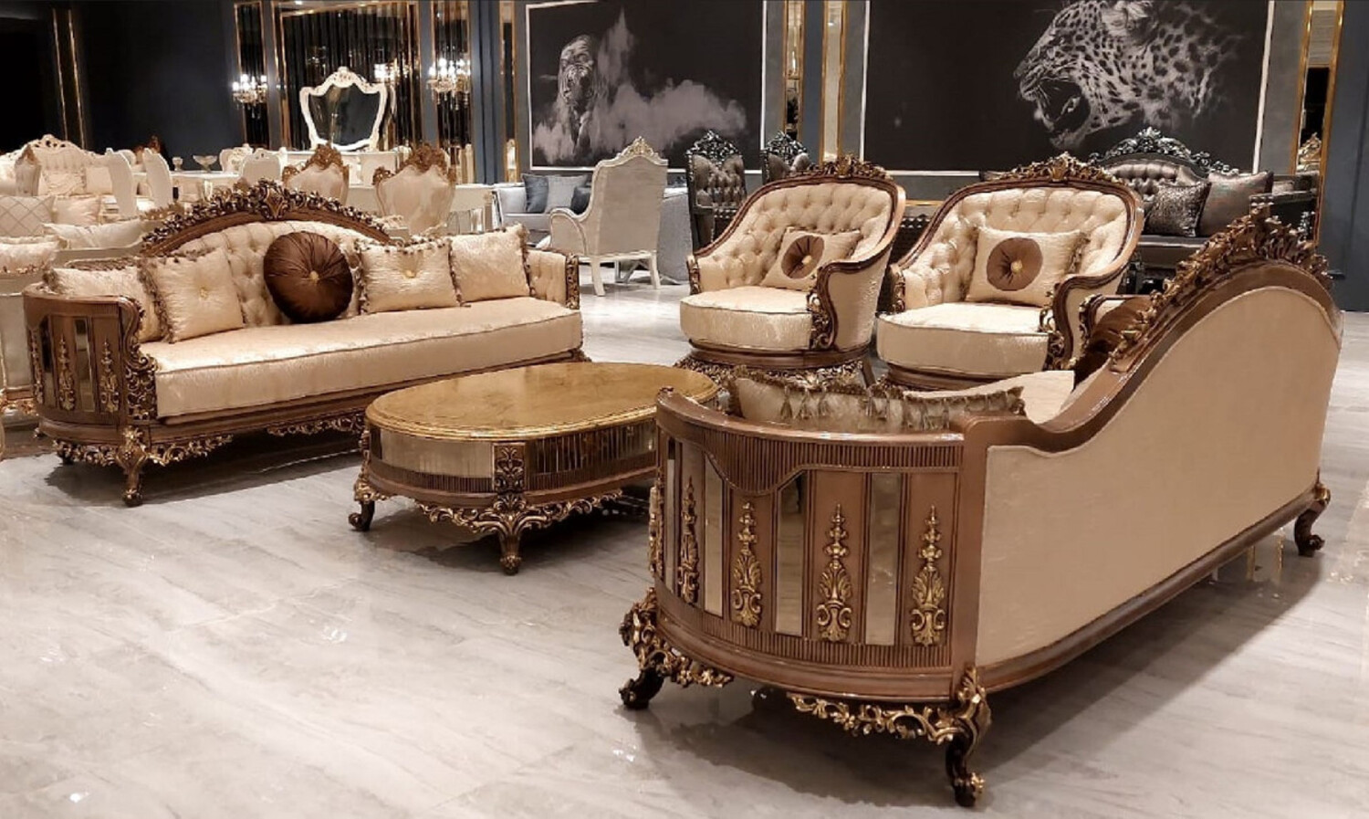 Casa Padrino Luxus Barock Wohnzimmer Set Gold / Braun / Gold - 2 Barock Sofas & 2 Barock Sessel & 1 Barock Couchtisch - Luxus Wohnzimmer Möbel im Barockstil - Barock Möbel - Edel & Prunkvoll Bild 1