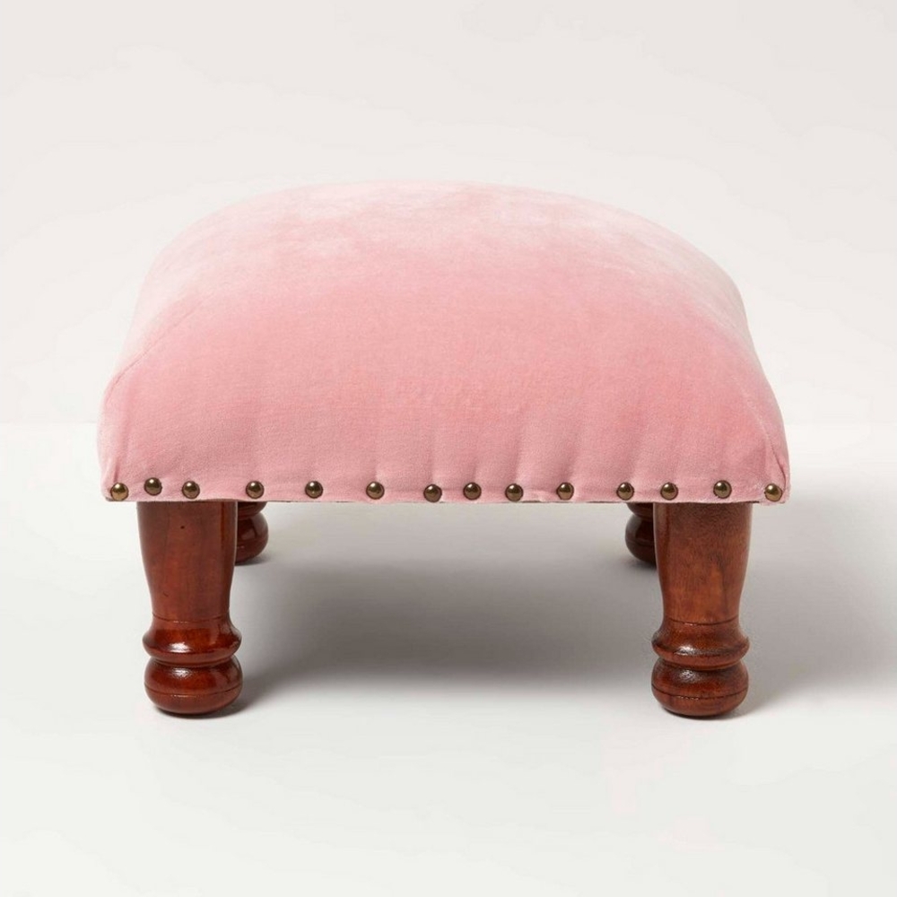Homescapes Fußhocker Samthocker Mable – rosa mit Holzbeinen, 40 x 40 x 25 cm Bild 1