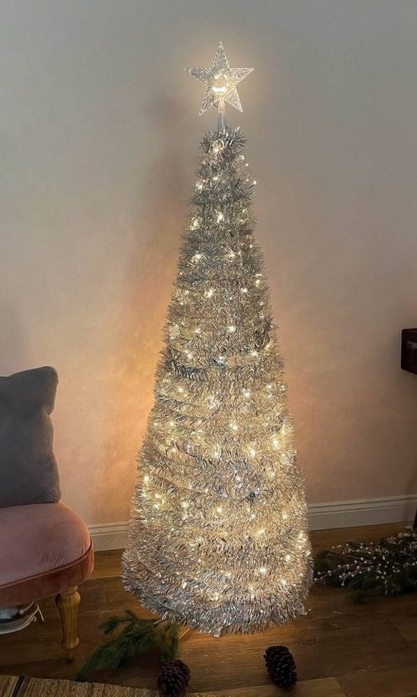 Spetebo Künstlicher Weihnachtsbaum Spiral Weihnachtsbaum 150 cm mit 120 LED - silber, Kunst Tannenbaum mit Stern Spitze für Außen und Innen Bild 1