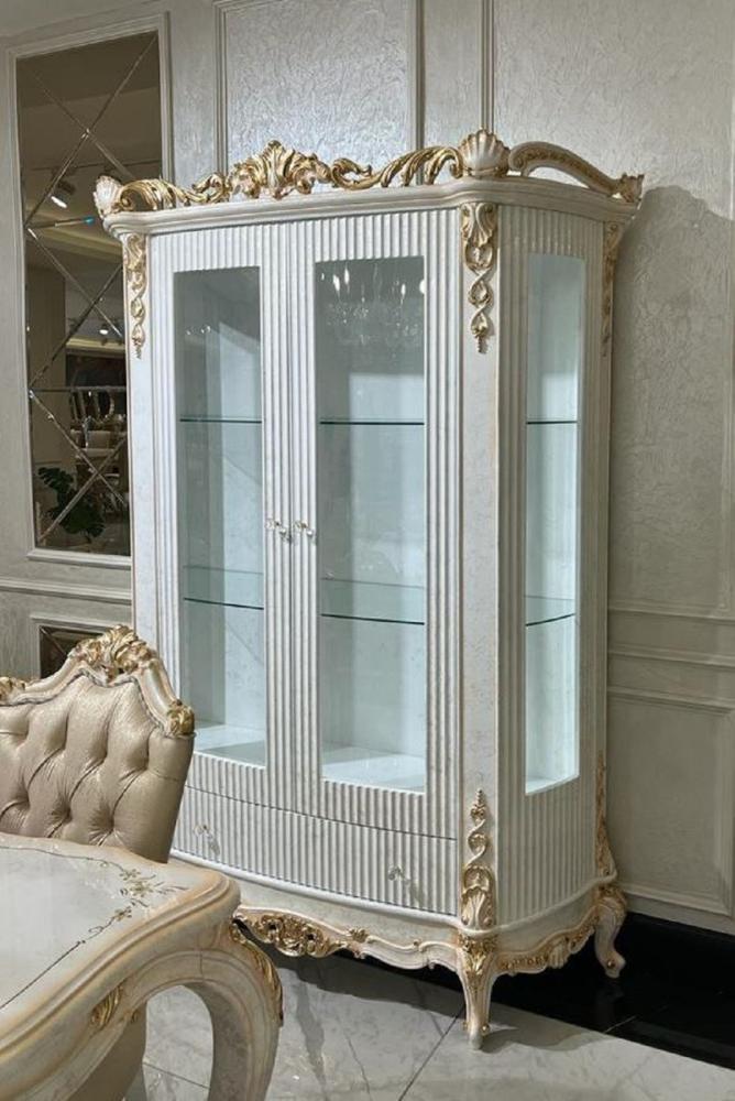 Casa Padrino Luxus Barock Vitrine Weiß / Gold - Handgefertigter Massivholz Vitrinenschrank mit 2 Glastüren und Schublade - Luxus Möbel im Barockstil - Barock Möbel - Edel & Prunkvoll Bild 1