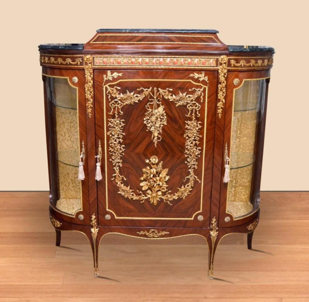 Casa Padrino Barock Vitrine Braun / Gold - 140 x 40 x H 145 cm Prunkvoller Barock Vitrinenschrank mit Glastür - Barock Wohnzimmer Möbel Bild 1