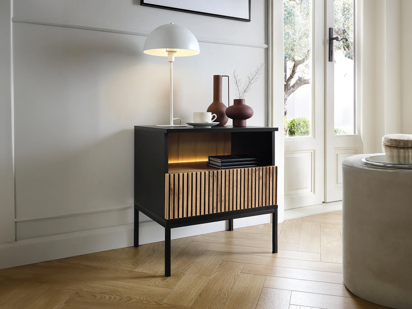 Vente-unique - Nachttisch mit 1 Schublade & 1 Ablagefach - Mit LED-Beleuchtung - Schwarz und Holzfarben - OVILA Bild 1