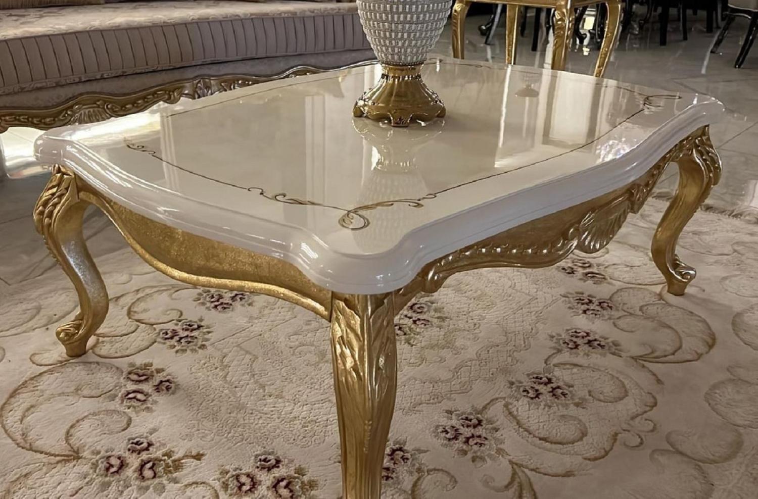 Casa Padrino Luxus Barock Couchtisch Weiß / Gold - Massivholz Wohnzimmertisch im Barockstil - Barockstil Wohnzimmer Möbel - Barock Möbel - Barock Einrichtung - Luxus Möbel im Barockstil Bild 1