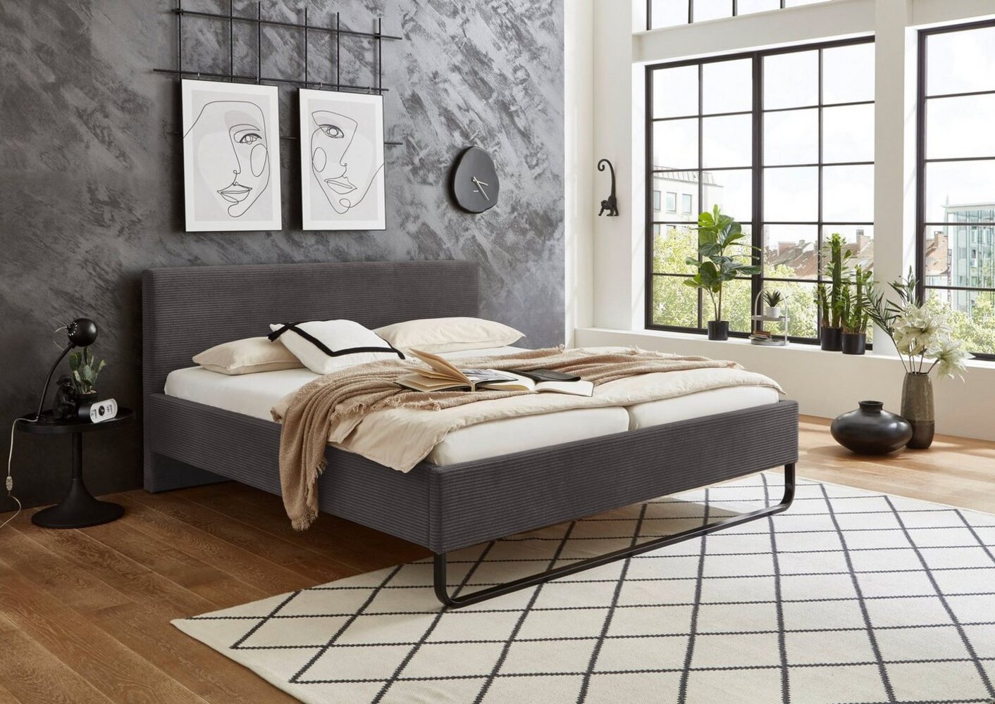 meise.möbel Polsterbett Swing, aus Cordstoff, mit schwarzer Metallkuffe Bild 1