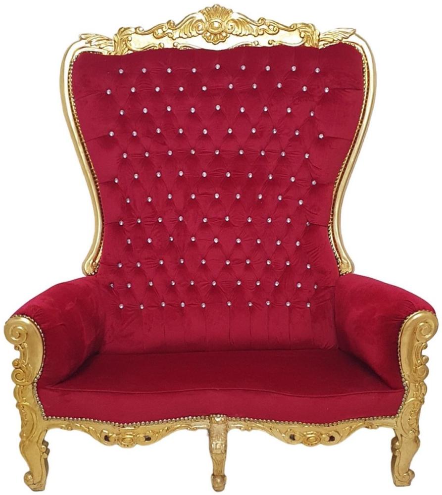 Casa Padrino Barock Hochlehn 2er Sofa Bordeauxrot / Gold - Prunkvolles Barockstil Sofa mit Glitzersteinen - Wohnzimmer Möbel im Barockstil - Barock Möbel - Edel & Prunkvoll Bild 1