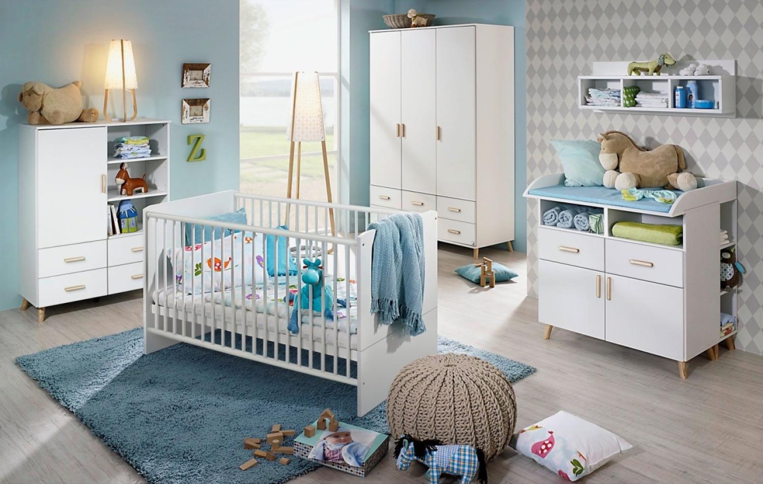 Babyzimmer Mieke in Weiß mit Esche Coimbra massiv Komplett Set 7 teilig von RAUCH Möbel mit Kleiderschrank, Babybett und Umbauseiten, Wickelkommode, Kommode und Regalen - Kinderzimmer von Rauch Möbel - MD110967 Bild 1