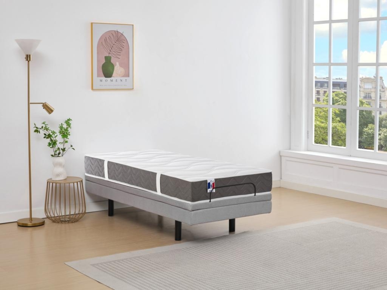 Vente-unique - Dekoratives Bett mit elektrischer Relaxfunktion + 3-Zonen-Matratze aus 100 % Latex - 80 x 200 cm - Stoff - Grau - PANISOLA von YSMÉE Bild 1