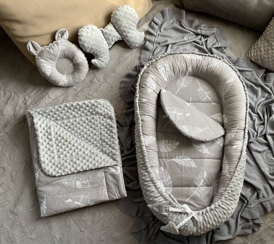 Loolay Bettnestchen MINKY/ Baumwolle BABYNEST Babykokon Geschenk Babyausstattung SETS, (MUSTER: Feder Grau/ MINKY grau, SOLO oder im SETS, 5-tlg, Neugeborene Nestchen, Babynestchen, Reisebett), LOOLAY® - 100% Europäische Stoffe und Kleinserien-Nähen! Bild 1