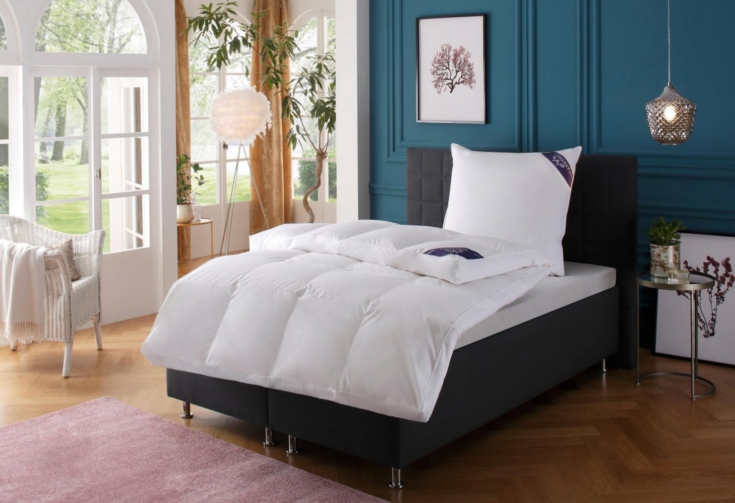 Excellent Daunenbettdecke + Federkissen Bettdecken-Set Zürich, 4-tlg, Herbst, Winter & weitere Wärmeklassen, Füllung: Bettdecke 100% Daunen, Bezug: 100% Baumwolle, Bettdecke 2 x 135 x 200 und 155x220 cm & 2xKissen 40x80 & 80x80 cm Bild 1