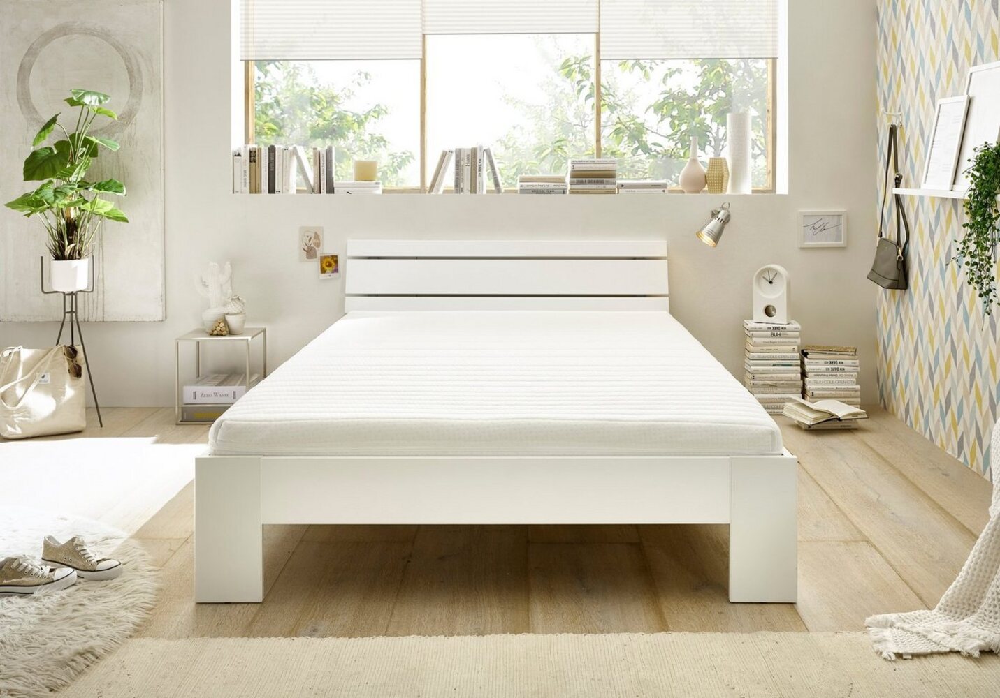 Stella Trading Futonbett 140x200 cm - Minimalistisches Jugendzimmer Doppelbett in Weiß Hochglanz - 145 x 74 x 213 cm (B/H/T) Bild 1