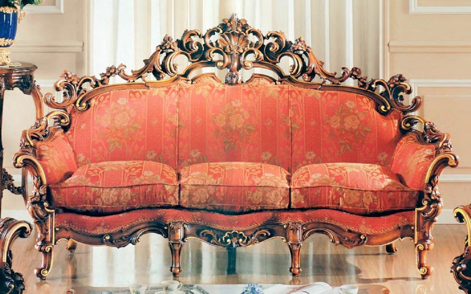 Casa Padrino Luxus Barock Sofa Rot / Braun / Gold - Prunkvolles Wohnzimmer Sofa mit elegantem Muster - Barock Wohnzimmer & Hotel Möbel - Erstklassische Qualität - Made in Italy Bild 1