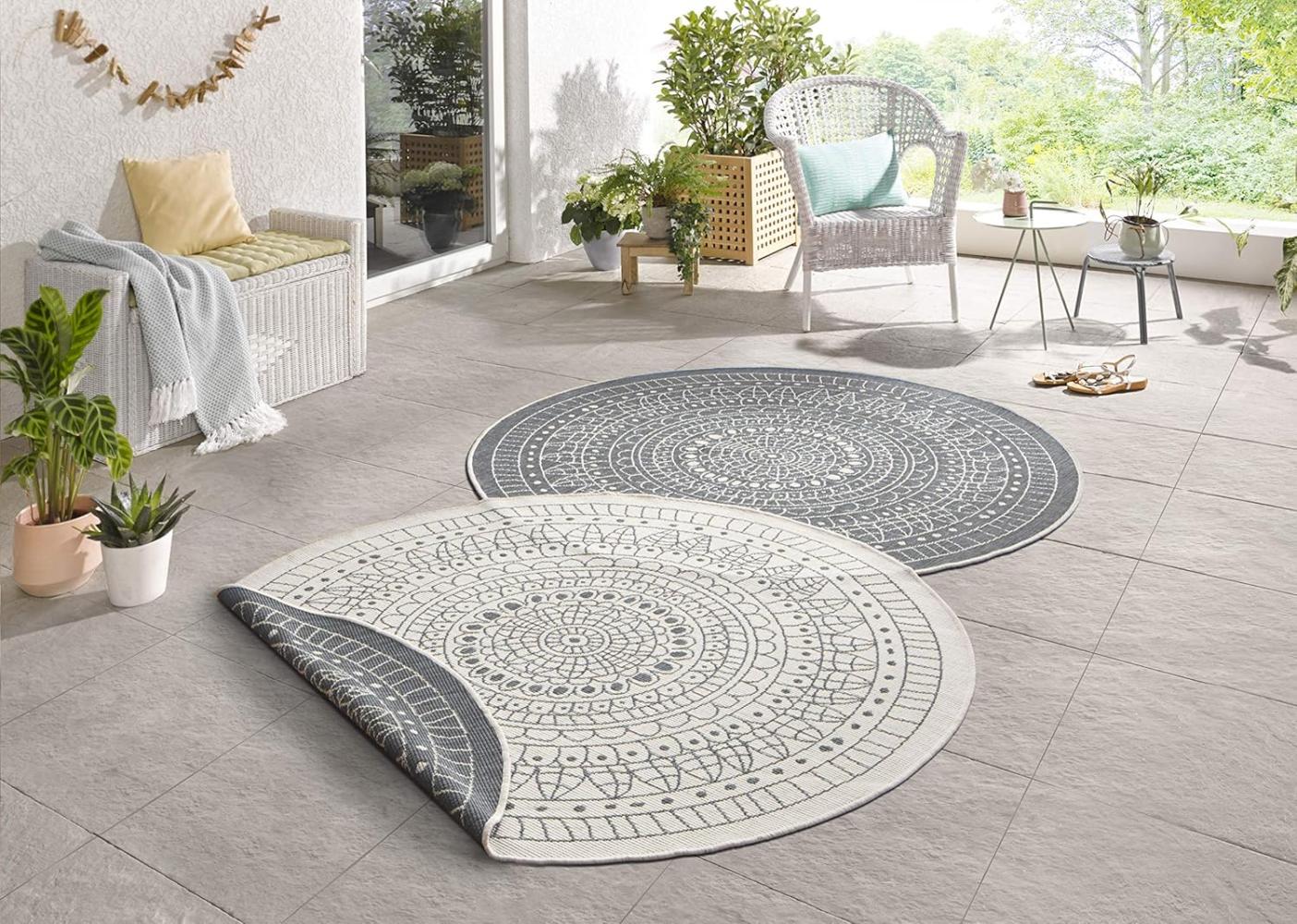 Northrugs Porto In- und Outdoor Teppich Rund – Runder Wendeteppich Wasserfest Mandala Design Flachgewebe Teppich Wetterfest für Balkon, Terrasse, Garten, Wohnzimmer in Grau Creme, ⌀140cm Bild 1