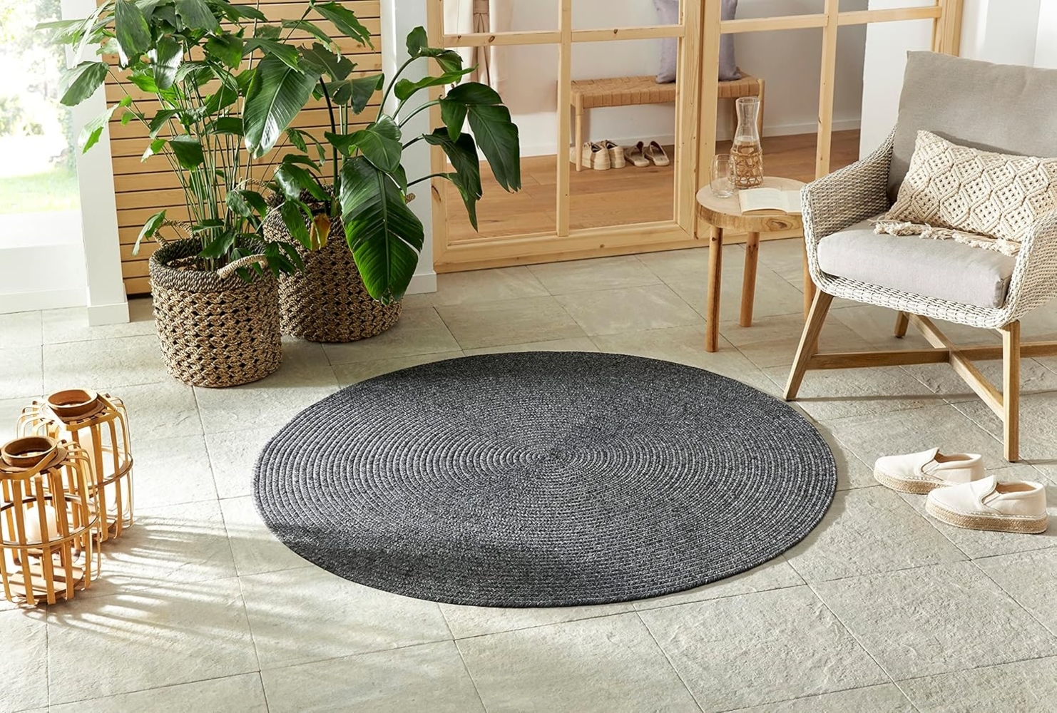 NORTHRUGS Trenzado In- & Outdoor Teppich Rund Wetterfest – Pflegeleicht Handmade-Look für Innen und Außen Gewebter Outdoorteppich Läufer für Balkon, Terrasse, Wohnzimmer, Garten – Dunkelgrau, ø 200 Bild 1