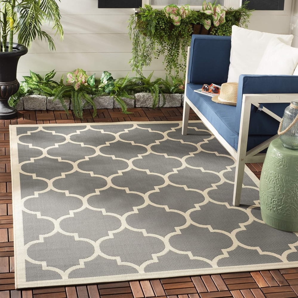 SAFAVIEH Geometrisch Teppich für Innen - & Außenbereich - Courtyard Collection, Kurzer Flor, Anthrazit und Beige, 79 X 152 cm Bild 1