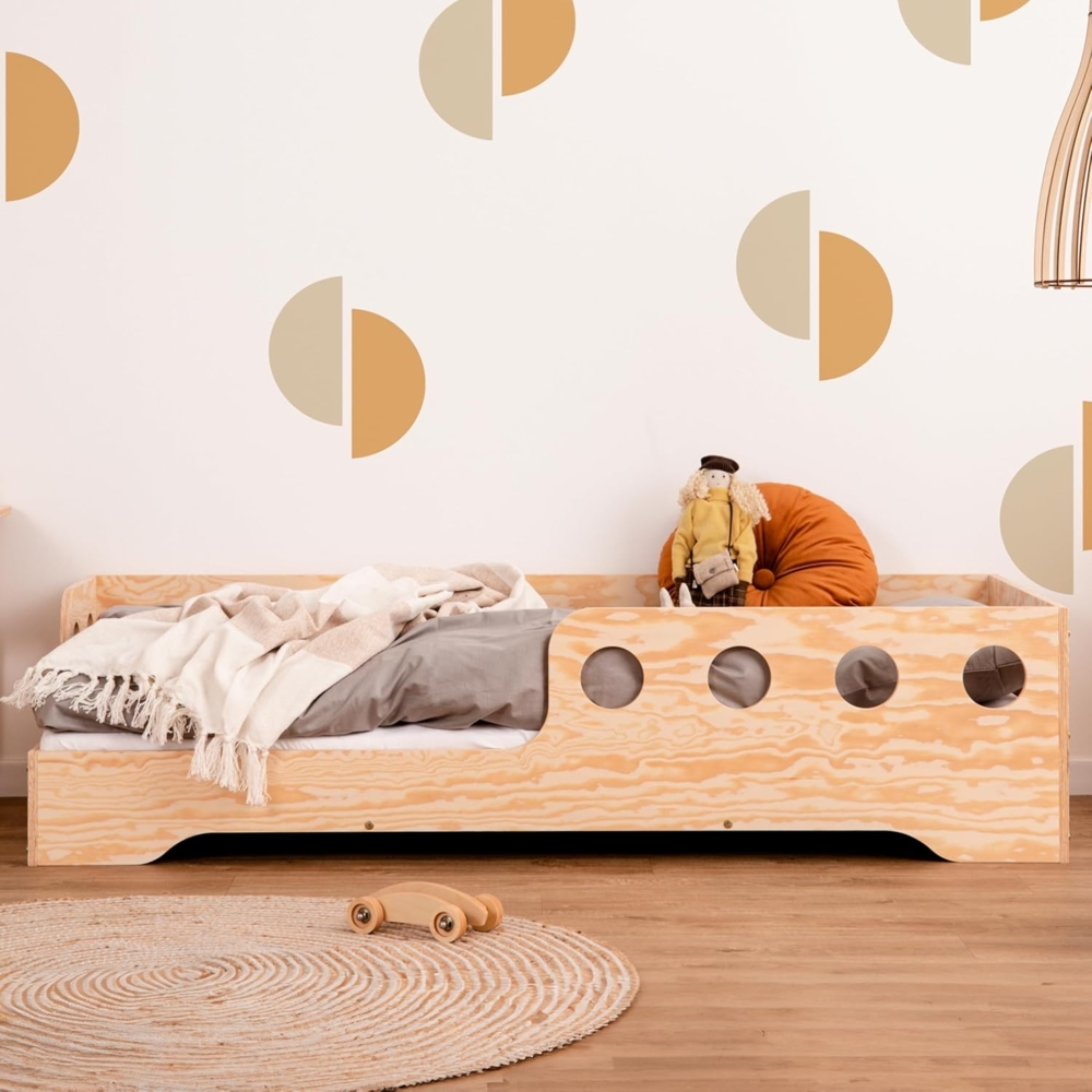 smartwood TILA 5L Kinderbett 90x200 - Montessori Bodenbett mit Lattenrost & Rausfallschutz – Holz Kinder Bett für Jungen & Mädchen – Sicheres und Robustes Montessori Bett Bild 1