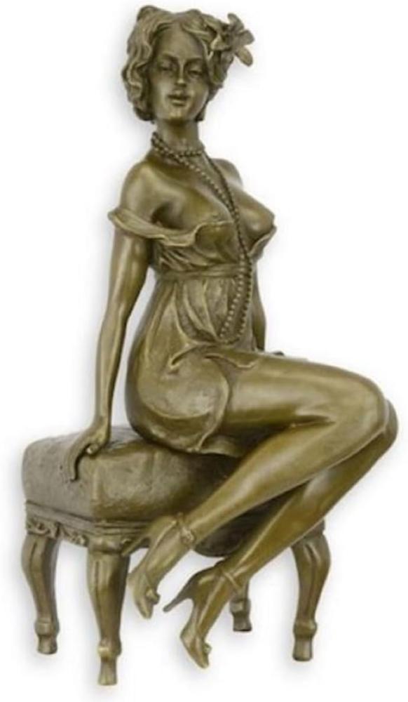 Casa Padrino Luxus Barock Bronze Figur Frau mit Hocker 12,4x10,7 x H. 24,5 cm - Bronze Skulptur - Dekofigur - Barock Deko Accessoires Bild 1